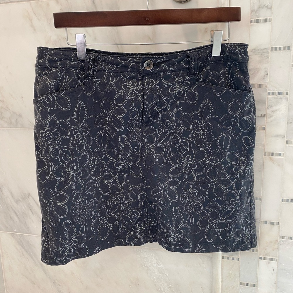 Eddie Bauer sporty skort, size 8